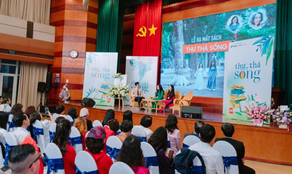 Ra mắt cuốn sách "Thư thả sống": Ấm áp những thông điệp rất "đời"