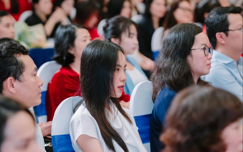 Ra mắt cuốn sách 