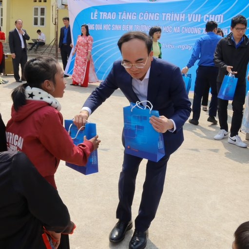 Petrolimex mang yêu thương đến với học sinh Nà Choòng