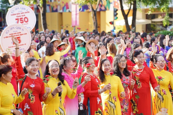 5.000 người đồng diễn áo dài "Tôi yêu áo dài Việt Nam"