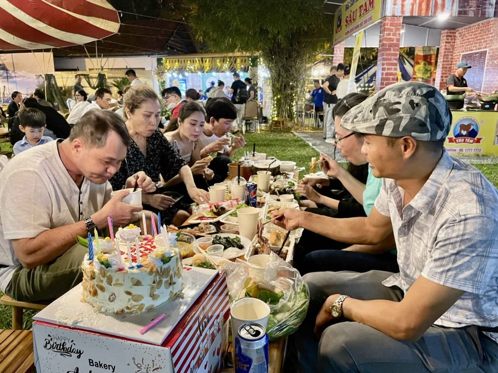 Du khách hào hứng trải nghiệm tại “Lễ hội văn hóa ẩm thực, món ngon Saigontourist Group 2023”