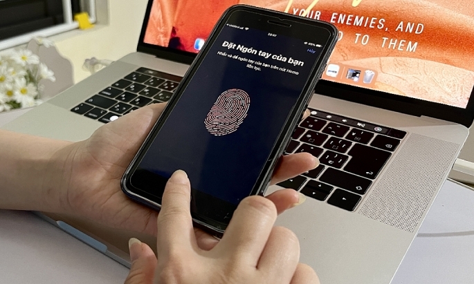 Giao dịch chuyển khoản online từ 10 triệu đồng phải xác thực sinh trắc học