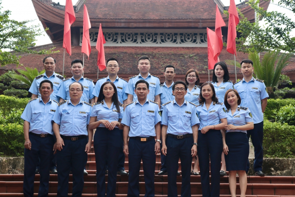 Cục QLTT tỉnh Thái Nguyên dâng hương tưởng niệm Chủ tịch Hồ Chí Minh nhân kỷ niệm Ngày sinh của Người