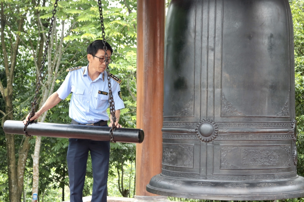 Cục QLTT tỉnh Thái Nguyên dâng hương tưởng niệm Chủ tịch Hồ Chí Minh nhân kỷ niệm Ngày sinh của Người