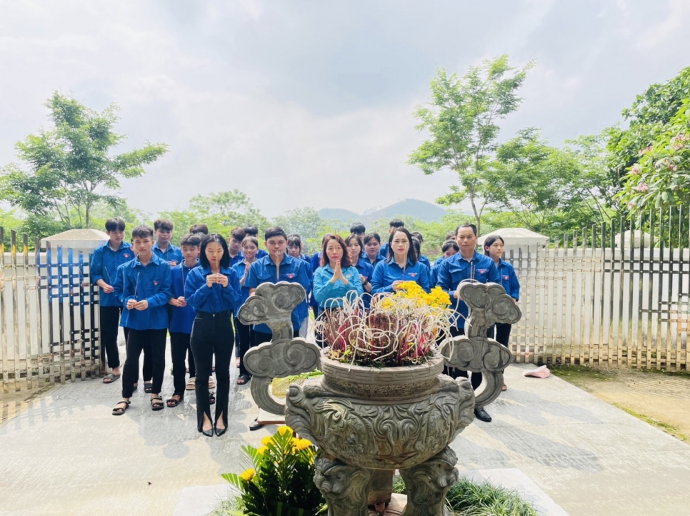 Hành trình về nguồn hướng tới 73 năm truyền thống ngành Công Thương