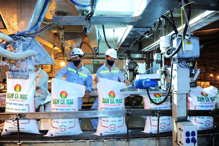 Phấn đấu tốc độ tăng trưởng ngành công nghiệp hóa chất từ 10-11%/năm