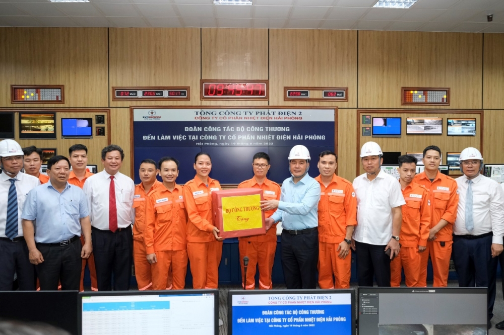 Bộ trưởng Bộ Công Thương thăm và làm việc tại Nhà máy nhiệt điện Hải Phòng