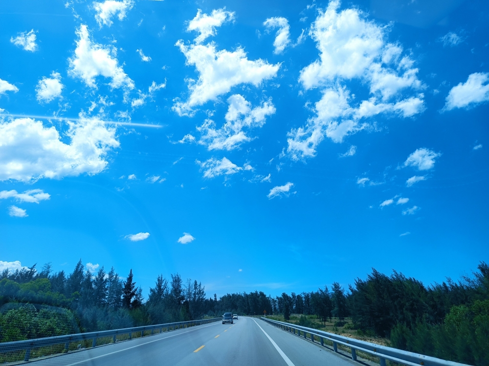 Xuyên Việt bằng xe gia đình: Xu hướng du lịch “nở rộ” dịp hè