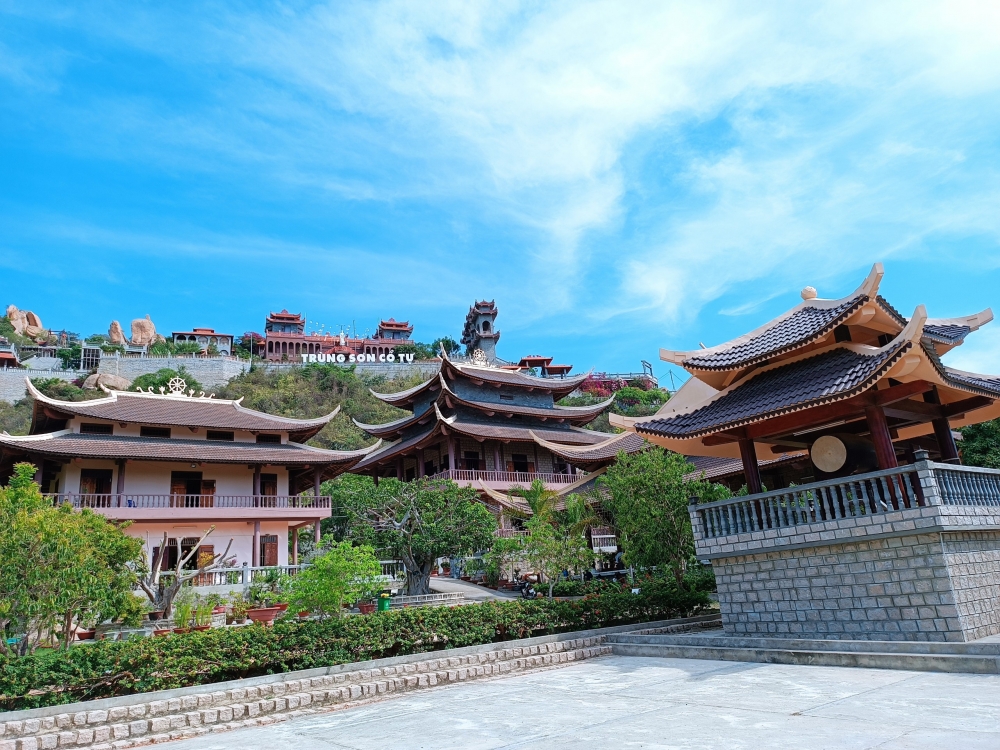 Xuyên Việt bằng xe gia đình: Xu hướng du lịch “nở rộ” dịp hè