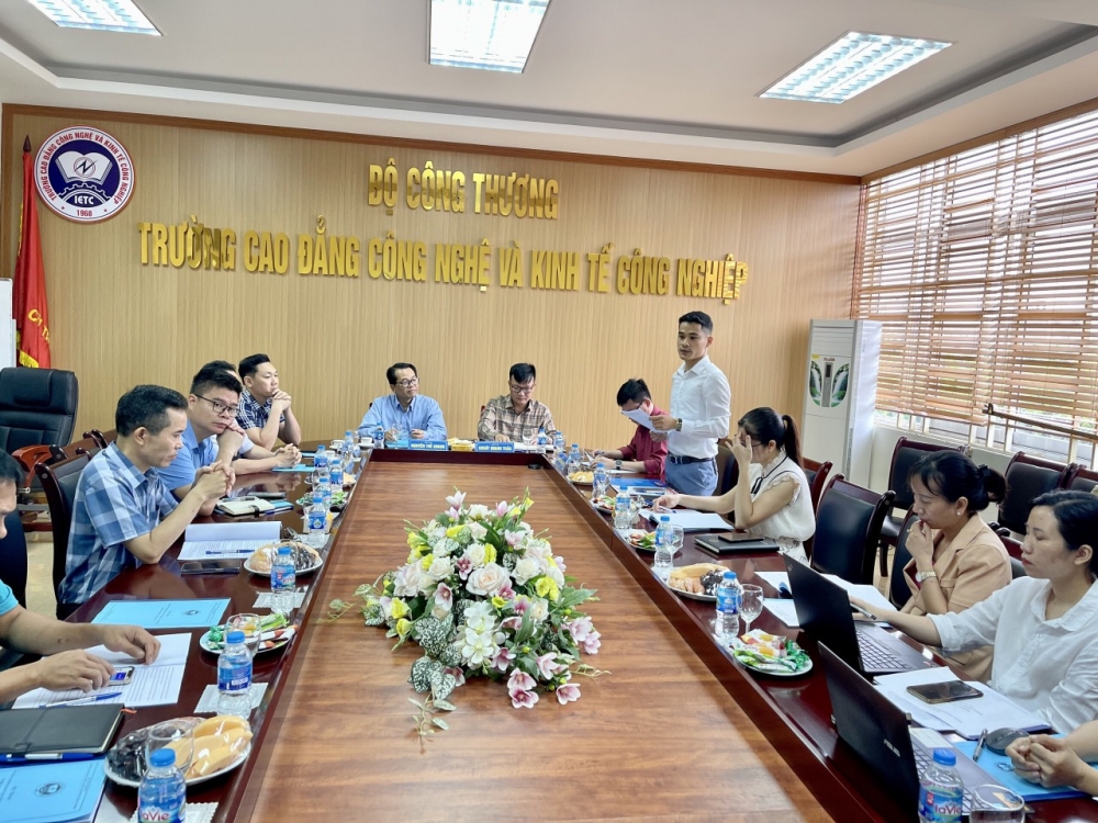 Lấy ý kiến góp ý hoàn thiện Chương trình đào tạo thương mại điện tử hệ cao đẳng