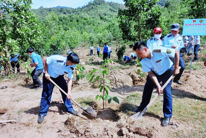 Thế hệ trẻ Quản lý thị trường tự hào viết tiếp trang sử vàng