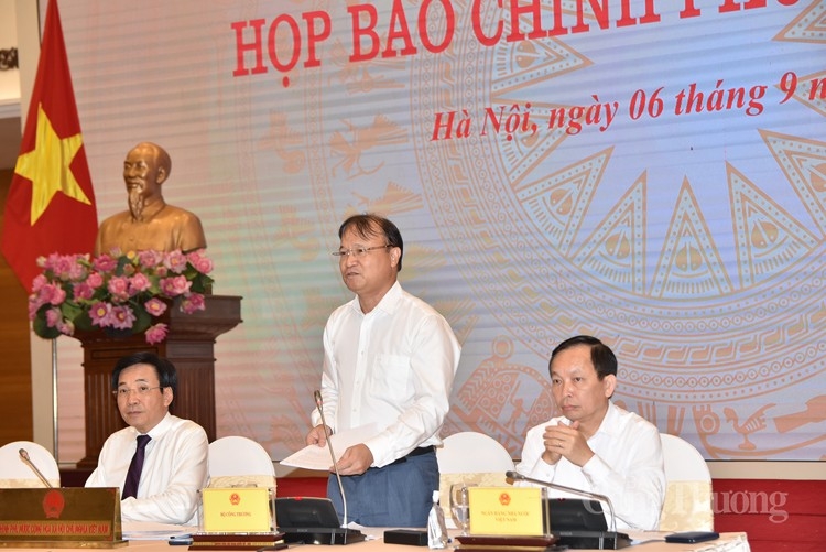 Chưa tước ngay giấy phép nhập khẩu xăng dầu đối với 5 doanh nghiệp vi phạm