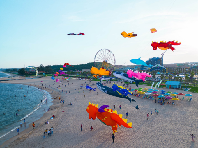 Bình Thuận nhận cờ đăng cai tổ chức Năm Du lịch quốc gia 2023