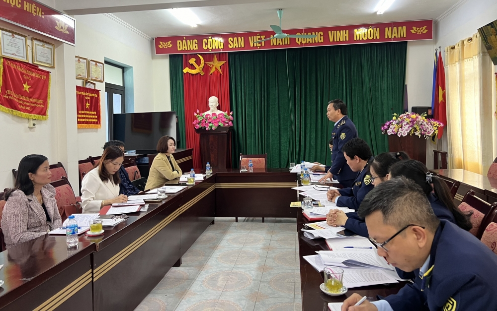 Chi bộ Thanh tra- Pháp chế, Nghiệp vụ- Tổng hợp cục QLTT Hưng Yên tổ chức sinh hoạt định kỳ tháng 12 năm 2023 Chi bộ Thanh tra- Pháp chế, Nghiệp vụ- Tổng hợp cục QLTT Hưng Yên tổ chức sinh hoạt định kỳ tháng 12 năm 2023