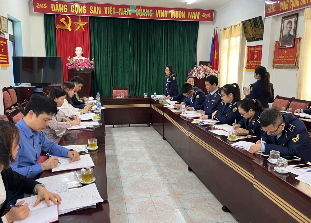 Chi bộ Thanh tra- Pháp chế, Nghiệp vụ- Tổng hợp cục QLTT Hưng Yên tổ chức sinh hoạt định kỳ tháng 12 năm 2023 Chi bộ Thanh tra- Pháp chế, Nghiệp vụ- Tổng hợp cục QLTT Hưng Yên tổ chức sinh hoạt định kỳ tháng 12 năm 2023