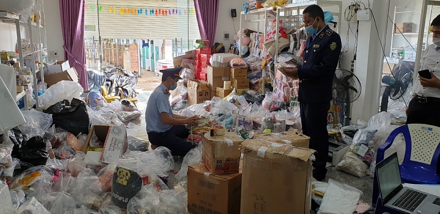 Đắk Lắk: Phát hiện cơ sở Livestream bán thực phẩm không rõ nguồn gốc xuất xứ