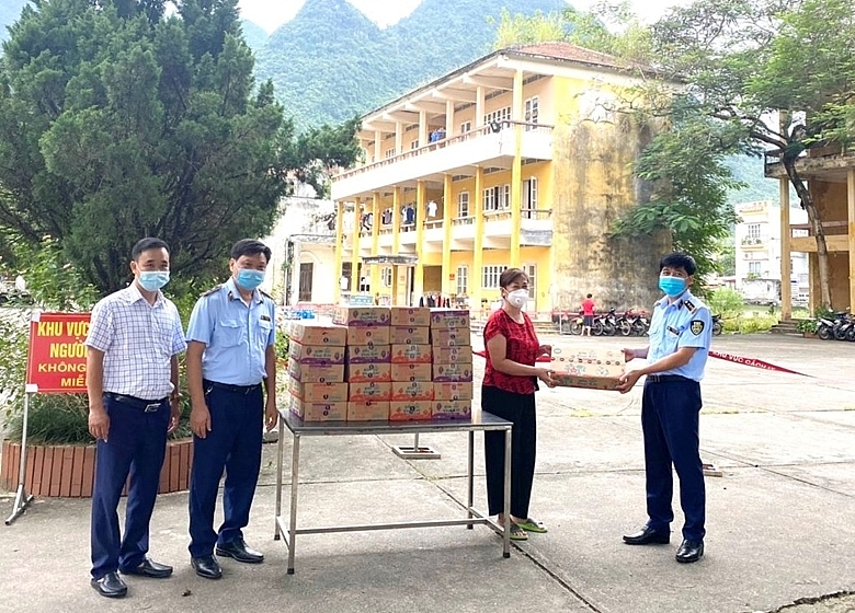 Quản lý thị trường Hà Giang: Xây dựng hình ảnh đẹp trong lòng dân Quản lý thị trường Hà Giang: Xây dựng hình ảnh đẹp trong lòng dân