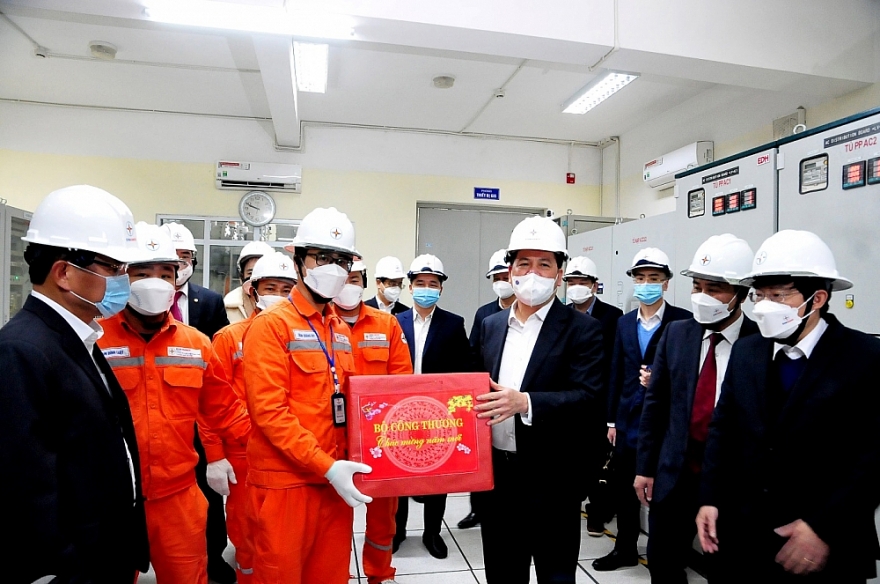 Bộ trưởng Nguyễn Hồng Diên: yêu cầu EVN không được chủ quan mặc dù đã có phương án cung cấp, điều hành lưới điện, nhất là trong dịp Tết