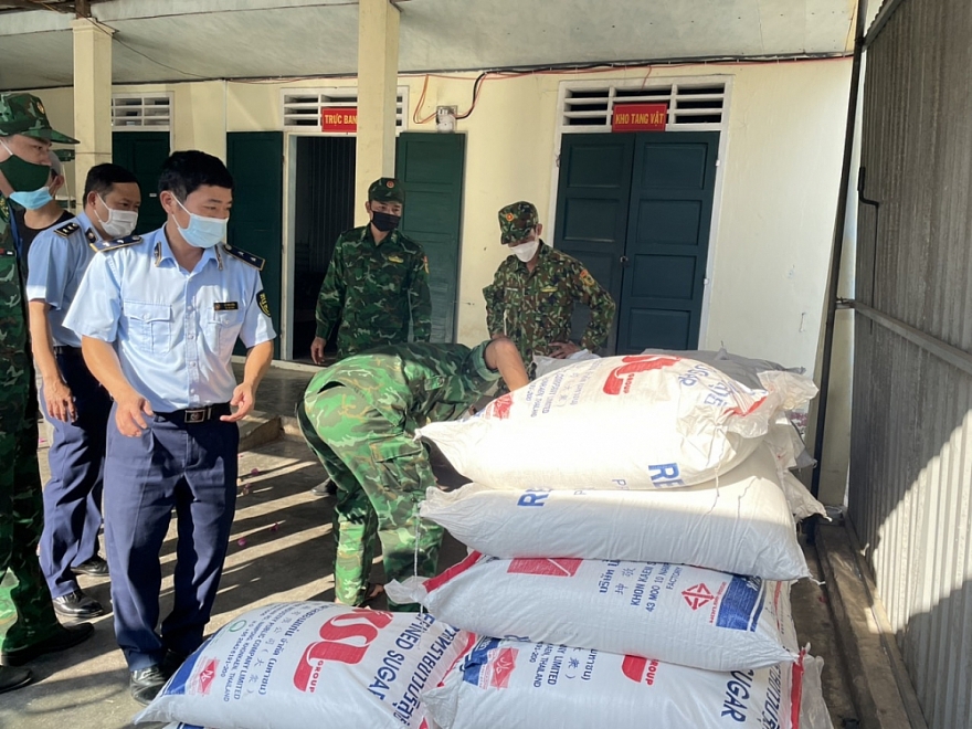 Đường cát nhập lậu vẫn nóng