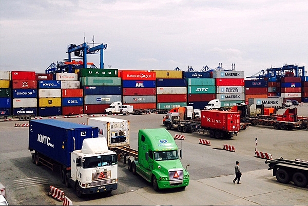 Doanh nghiệp với áp lực tăng giá xăng