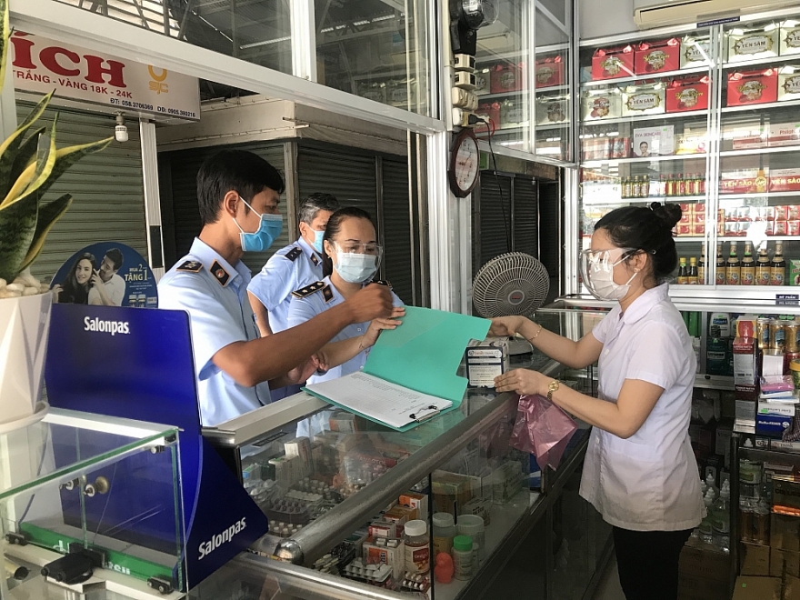 QLTT Khánh Hòa tăng cường kiểm tra, xử lý nghiêm các hành vi vi phạm trong kinh doanh vật tư y tế