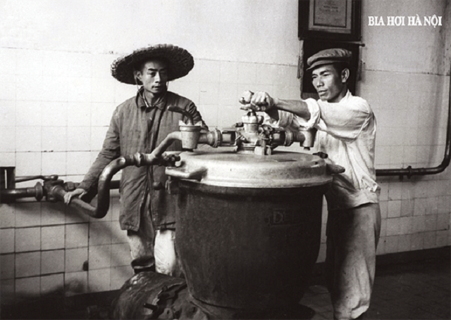 Bia Hơi Hà Nội - Từ thành tựu sáng tạo của người Việt đến nét văn hóa riêng xứ kinh kỳ