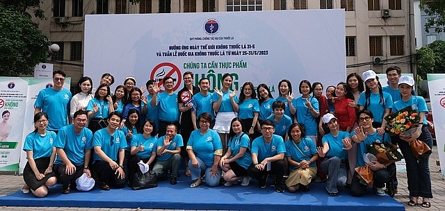 Nói không với thuốc lá điện tử, thuốc lá nung nóng để bảo vệ giới trẻ