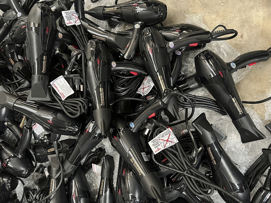 Hà Nội: Tạm giữ hơn 400 máy sấy tóc nghi giả nhãn hiệu Panasonic giá 70.000 đồng/chiếc