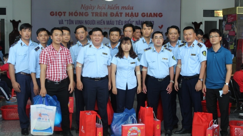 Quản lý thị trường Hậu Giang: Giọt máu trao đi, yêu thương lan tỏa