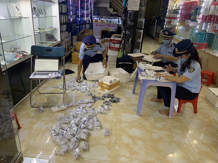 Hà Giang: Tạm giữ gần 200 phụ kiện điện thoại giả mạo nhãn hiệu SAMSUNG