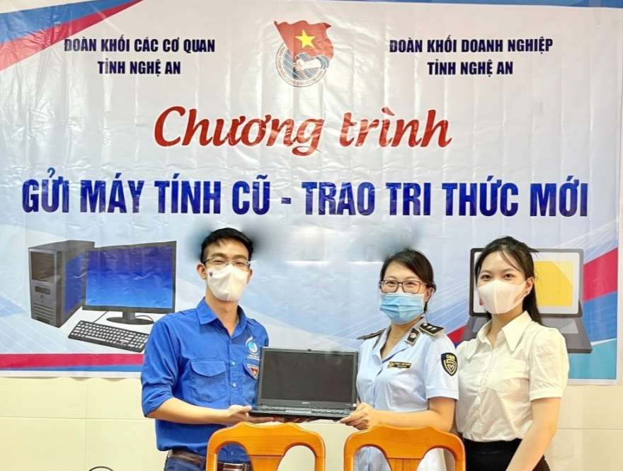 QLTT Nghệ An hưởng ứng chương trình “Gửi máy tính cũ – trao tri thức mới”
