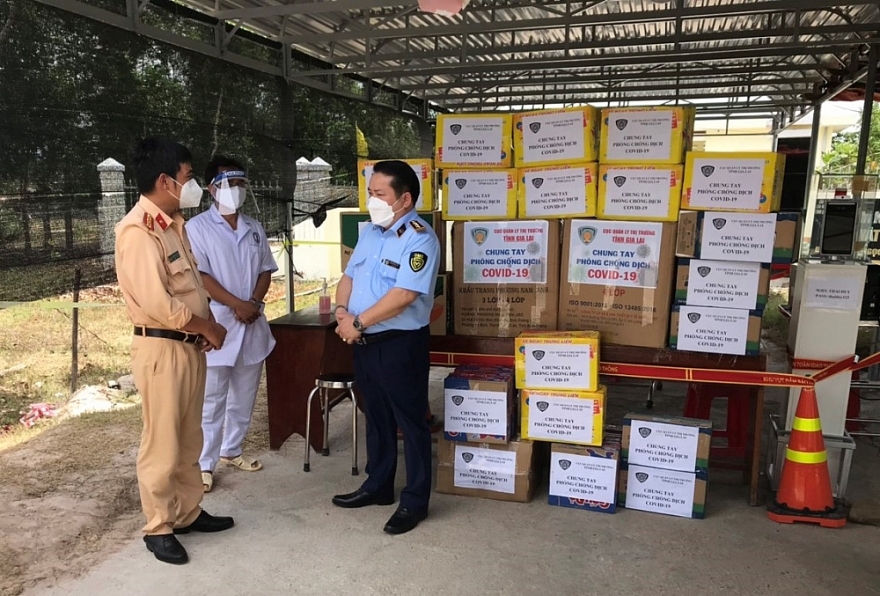 Cục QLTT Gia Lai thăm hỏi, tặng quà cho lực lượng chống dịch tuyến đầu của tỉnh Cục QLTT Gia Lai thăm hỏi, tặng quà cho lực lượng chống dịch tuyến đầu của tỉnh