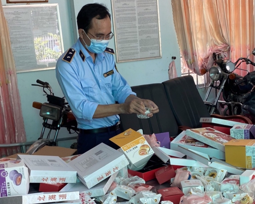 Tây Ninh thu giữ số lượng lớn bánh Trung thu không rõ nguồn gốc, xuất xứ