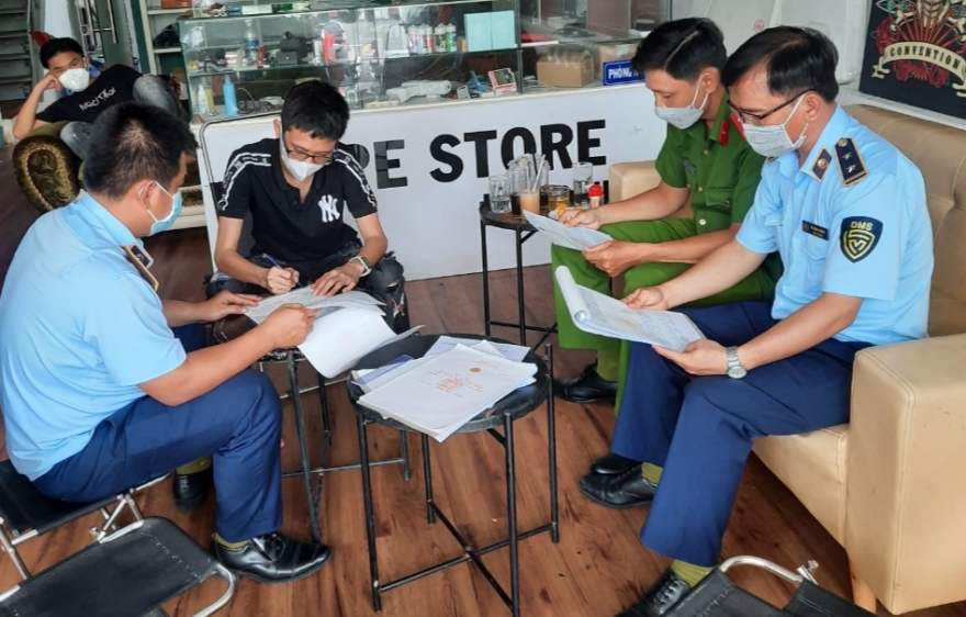 Bạc Liêu thu giữ hàng chục sản phẩm thuốc lá điện tử không rõ nguồn gốc