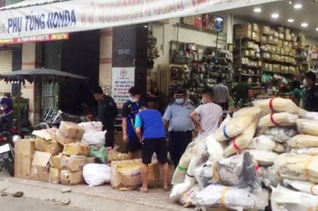 An Giang: Tạm giữ trên 2.000 phụ tùng xe mô tô nghi giả nhãn mác