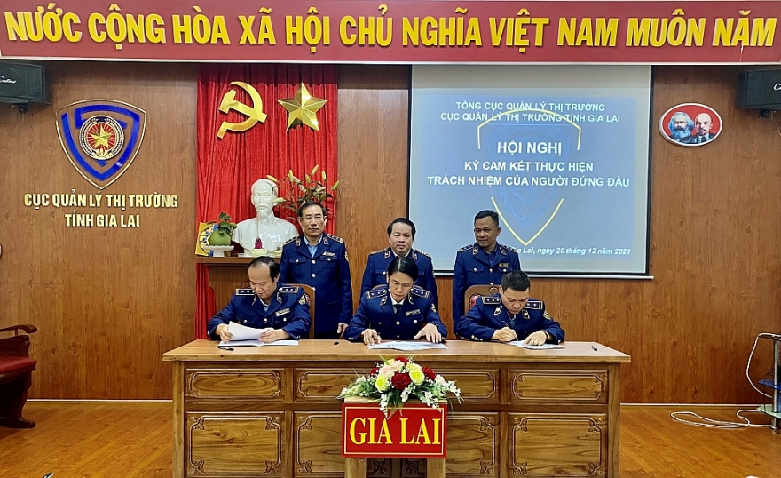 Cục QLTT Gia Lai tổ chức hội nghị ký cam kết thực hiện trách nhiệm của người đứng đầu Cục QLTT Gia Lai tổ chức hội nghị ký cam kết thực hiện trách nhiệm của người đứng đầu