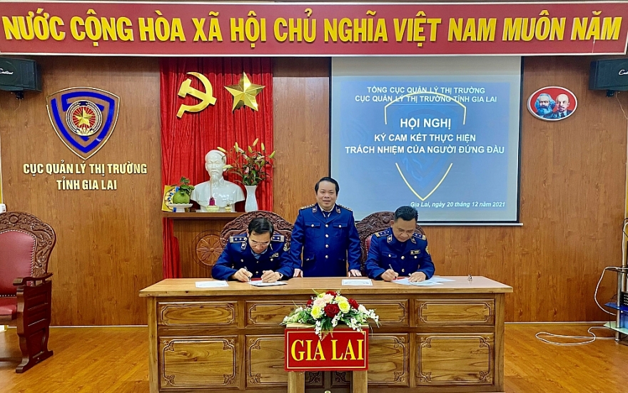 Cục QLTT Gia Lai tổ chức hội nghị ký cam kết thực hiện trách nhiệm của người đứng đầu Cục QLTT Gia Lai tổ chức hội nghị ký cam kết thực hiện trách nhiệm của người đứng đầu