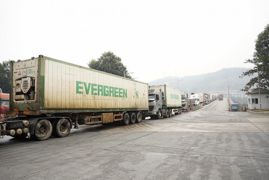 Lào Cai đề xuất nhiều giải pháp xử lý ùn tắc hàng hoá qua cửa khẩu