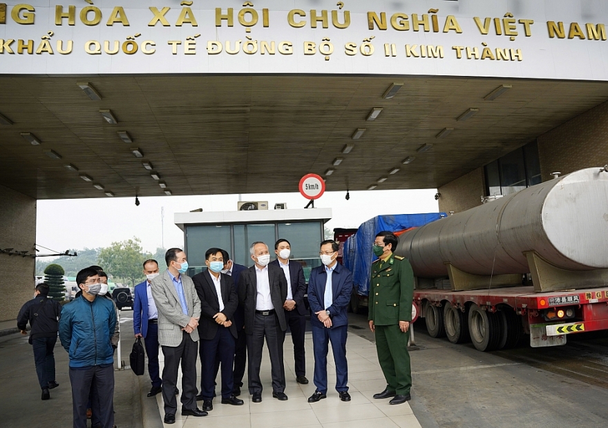 Lào Cai đề xuất nhiều giải pháp xử lý ùn tắc hàng hoá qua cửa khẩu