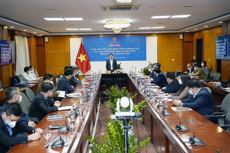 Bộ trưởng Công Thương: Ưu tiên tối đa cấp ôxy cho các cơ sở y tế