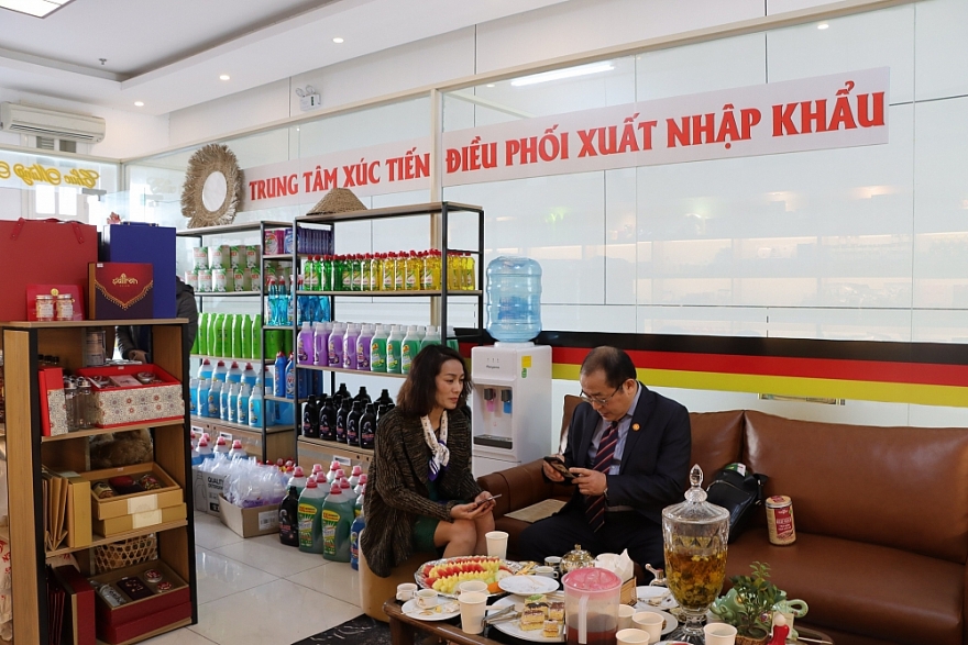 Kiểm tra chuỗi “Hệ thống Ngôi Nhà Đức”, thu giữ nhiều sản phẩm vi phạm