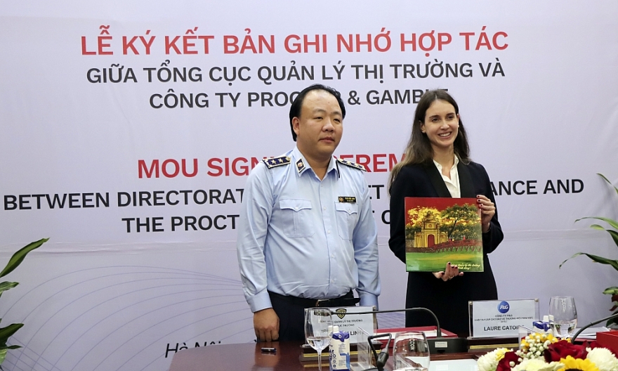 Tổng cục Quản lý thị trường hợp tác với P&G nâng cao hiệu quả công tác phòng, chống hàng giả