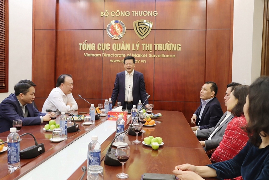 Bộ trưởng Nguyễn Hồng Diên làm việc với Tổng cục QLTT nhân dịp đầu Xuân mới