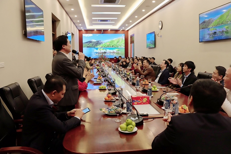 Bộ trưởng Nguyễn Hồng Diên làm việc với Tổng cục QLTT nhân dịp đầu Xuân mới