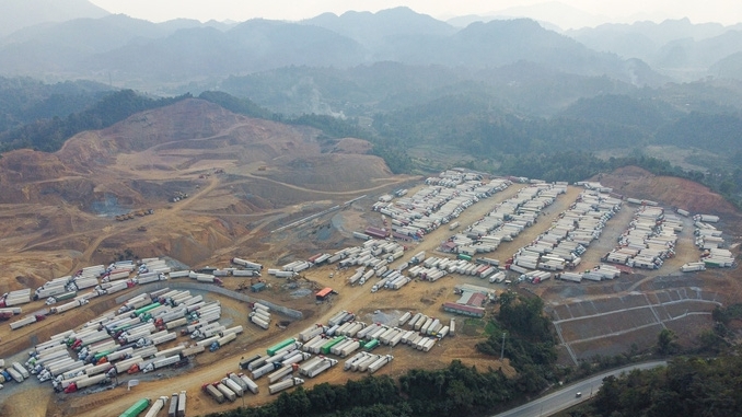 Xử lý nghiêm hành vi lợi dụng tình trạng ùn tắc để trục lợi