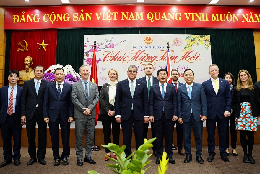 Sẵn sàng tiếp cận các nguồn lực tài chính, kỹ thuật từ các nước để phát triển năng lượng sạch