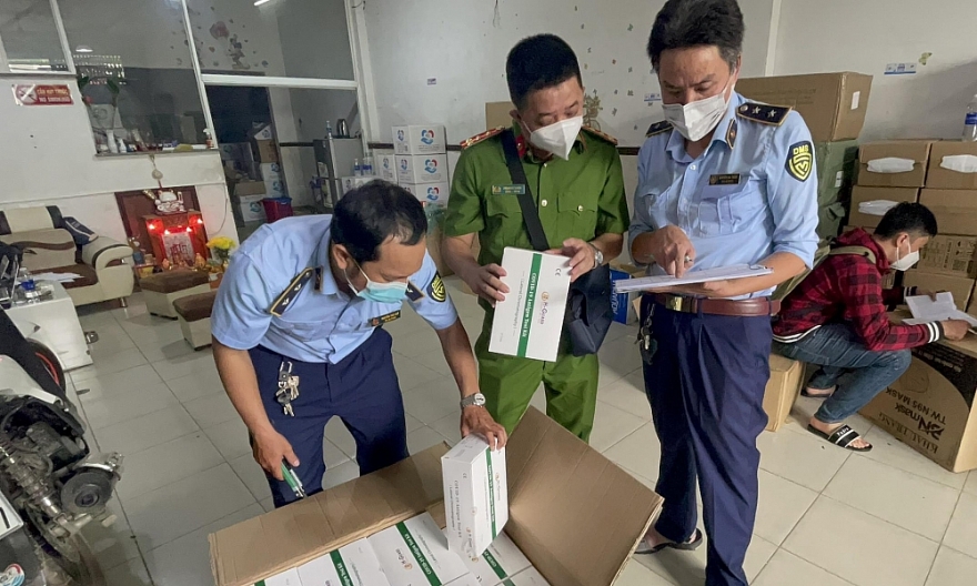QLTT TP. Hồ Chí Minh triệt phá đường dây mua, bán  kit test lớn nhất từ trước đến nay