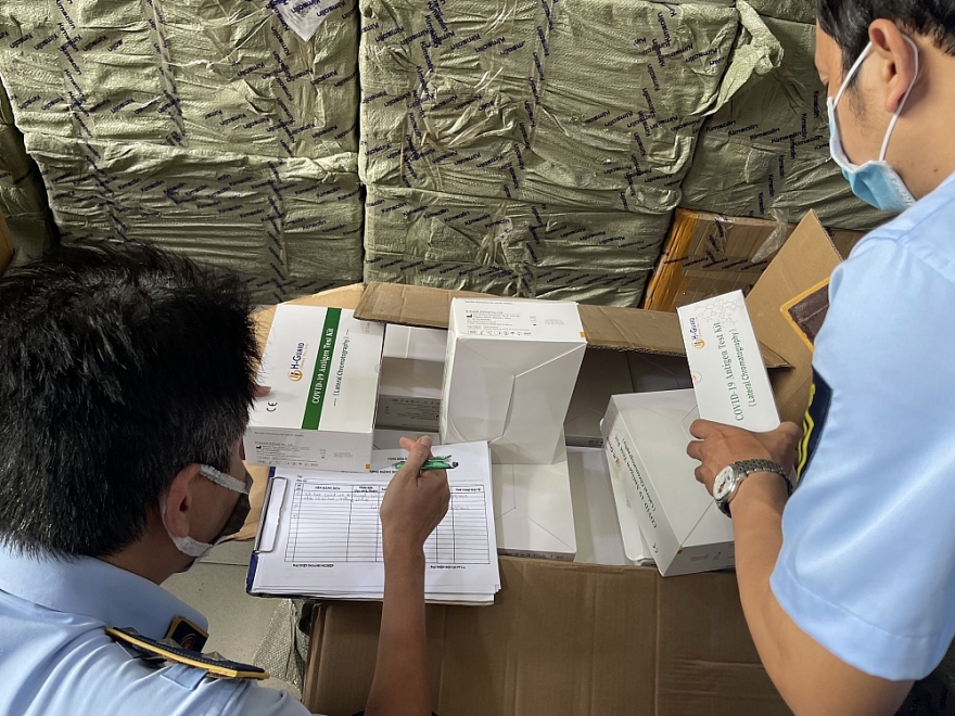 QLTT TP. Hồ Chí Minh triệt phá đường dây mua, bán  kit test lớn nhất từ trước đến nay