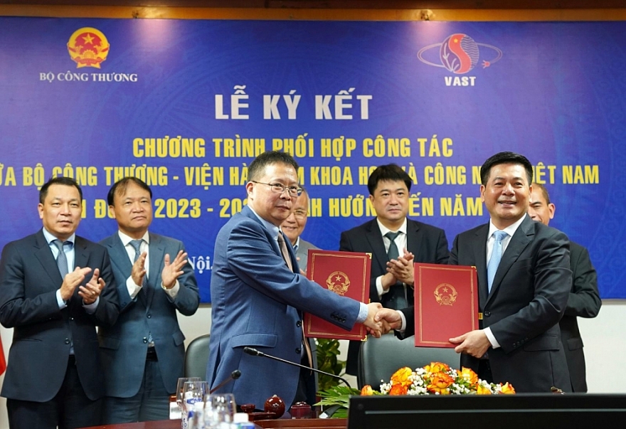 Tập trung các giải pháp đột phá về khoa học công nghệ, thúc đẩy công nghiệp nền tảng phát triển