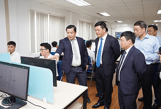 Bộ trưởng Nguyễn Hồng Diên làm việc với Viện Nghiên cứu Cơ khí